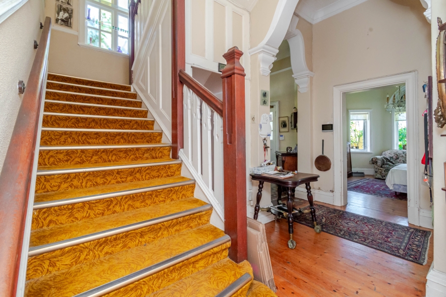 6 Bedroom Property for Sale in Fresnaye Western Cape